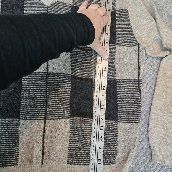 Luxury KUNA 100% Baby Alpaca Plaid V-Neck Sweater Size M Soft Warm Made Peru - Picture 6 of 9